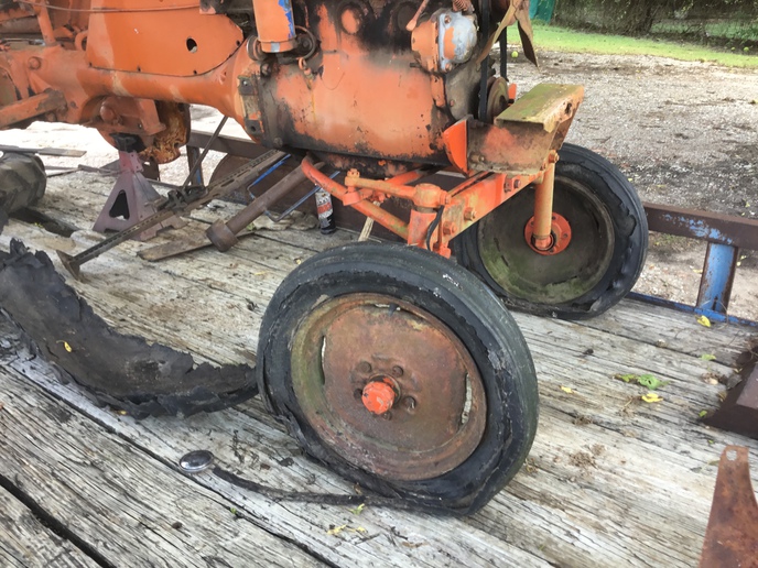 ?B? Allis Adjustable Front End - Yesterday's Tractors