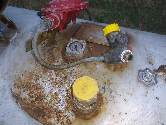 Grill propane tank stuck. Is it a loss? What I think is the valve