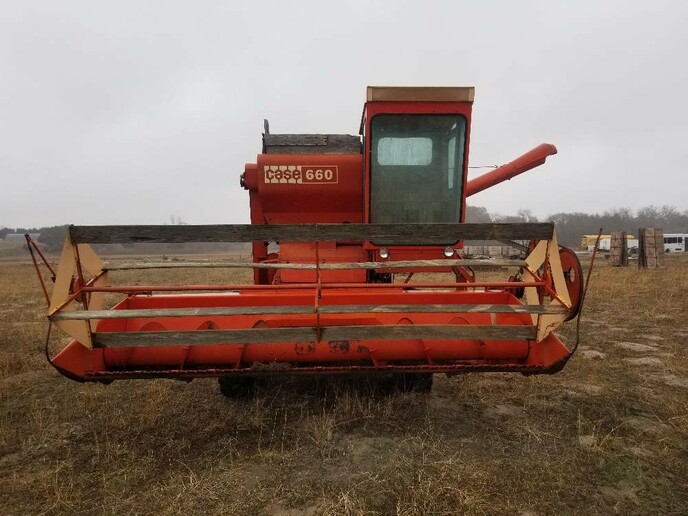 Case 660 Combine On Big Iron Auction Yesterdays Tractors