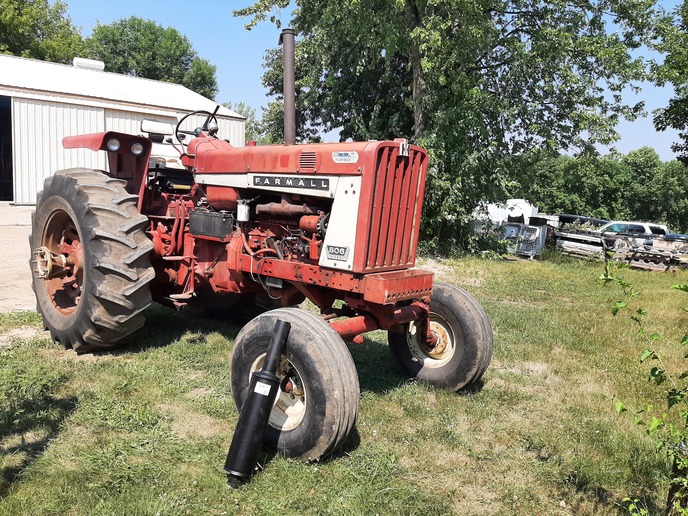 Straight pipe or muffler? - Yesterday's Tractors